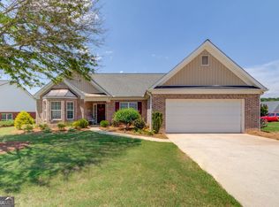 253 Lakeview Bend Cir, Jefferson, GA 30549