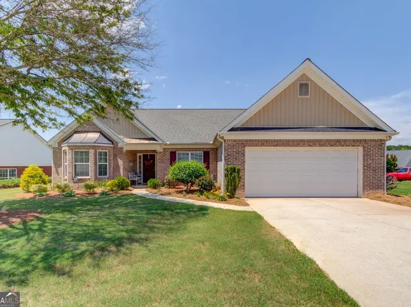 253 Lakeview Bend Cir, Jefferson, GA 30549