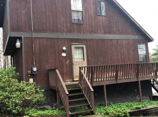 121 S Shore Dr, Milford, PA 18337