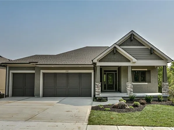 2411 W 177th Ter, Overland Park, KS 66085