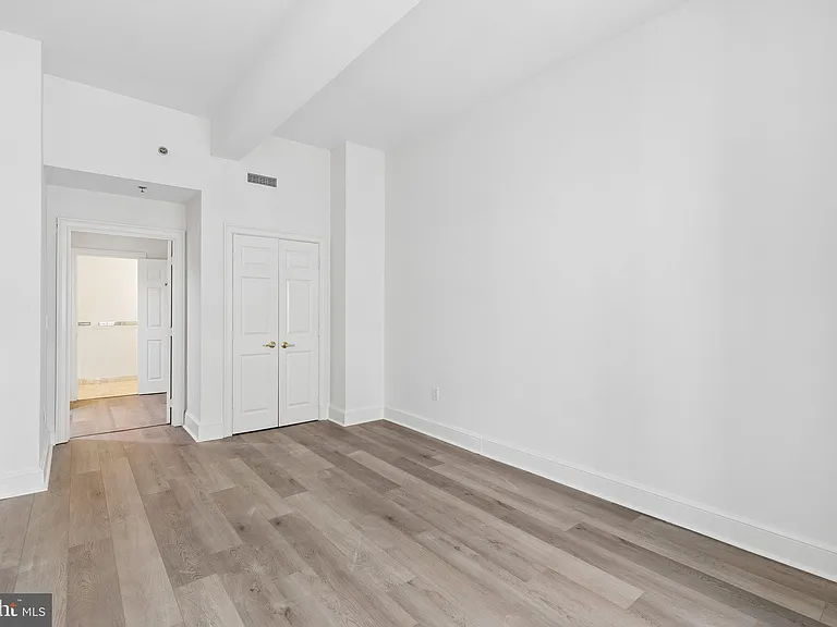 1500 Chestnut St #8G — Photo 13
