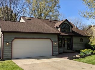 9145 Sugarbush Dr, Mentor, OH