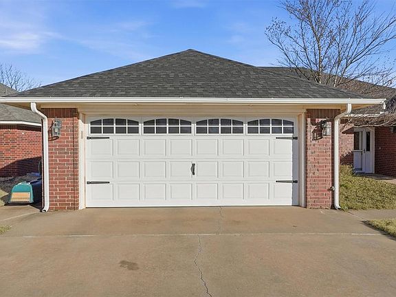 4th image of 3208 Peacock Ln