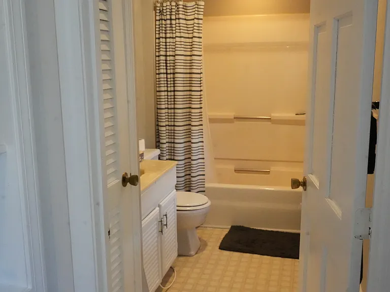 98 Main St #4 — Photo 6