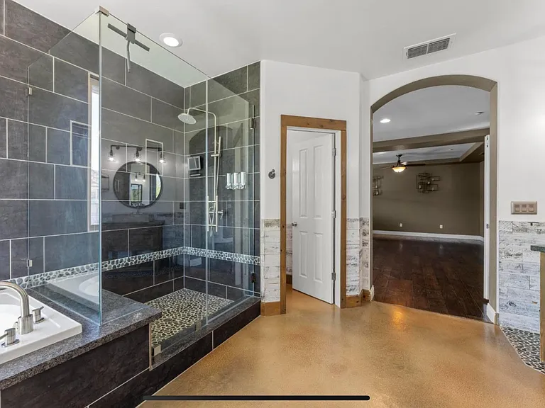 701 Rolling Green Dr — Photo 24