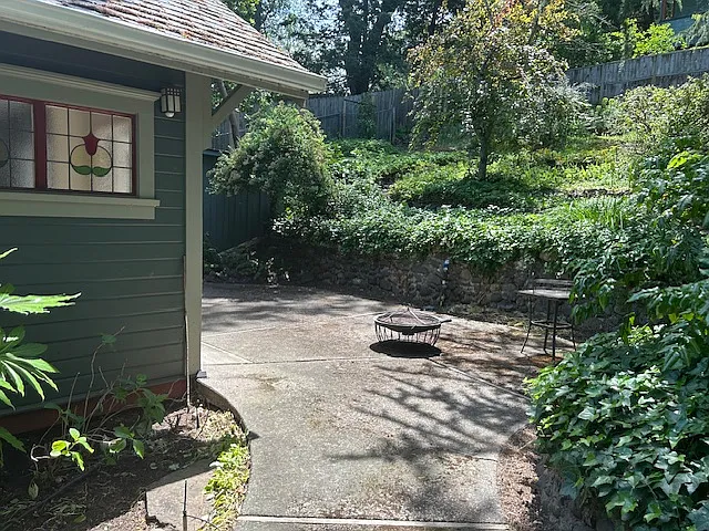 372 Iowa St — Photo 17