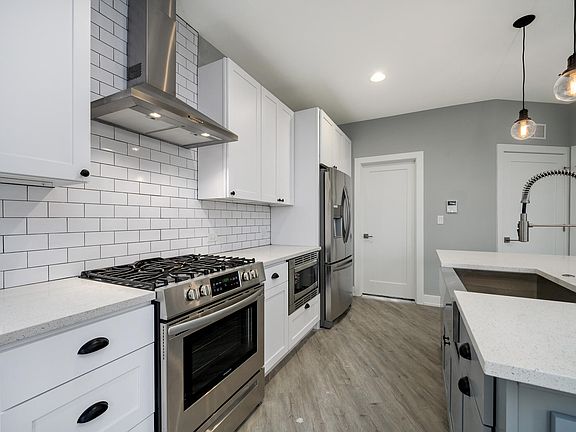 3rd image of 5528 W Gettysburg St #1