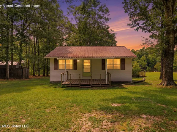 16 Chapel Ln, Perkinston, MS 39573