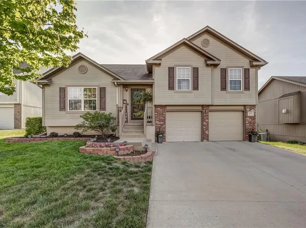 1713 NW Nicholas Dr, Grain Valley, MO 64029