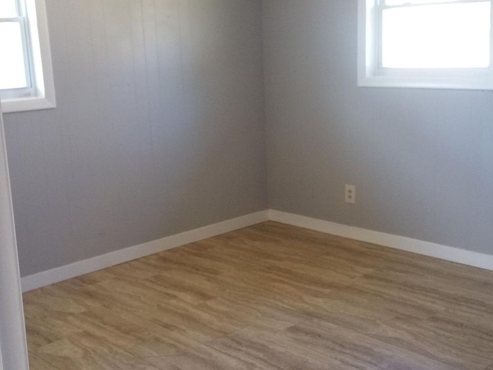 Left bedroom