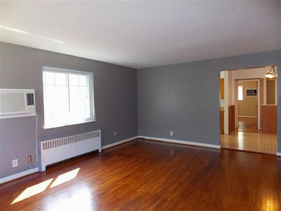 4th image of 6237 Benneville St