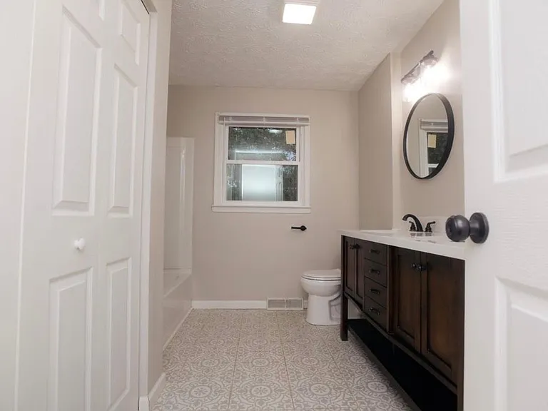 121 Eastern Hills Dr — Photo 8