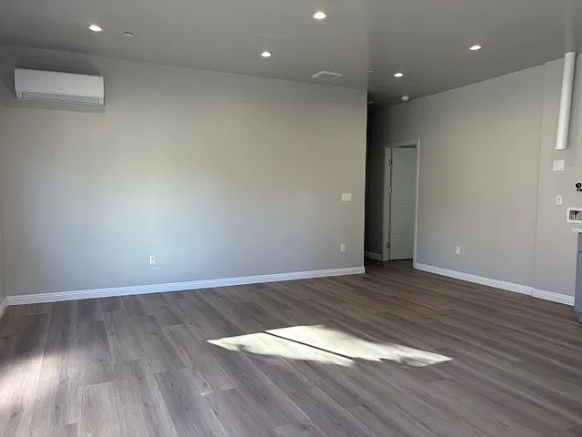 3 bed, 1000 sqft, $3,198 — Photo 4