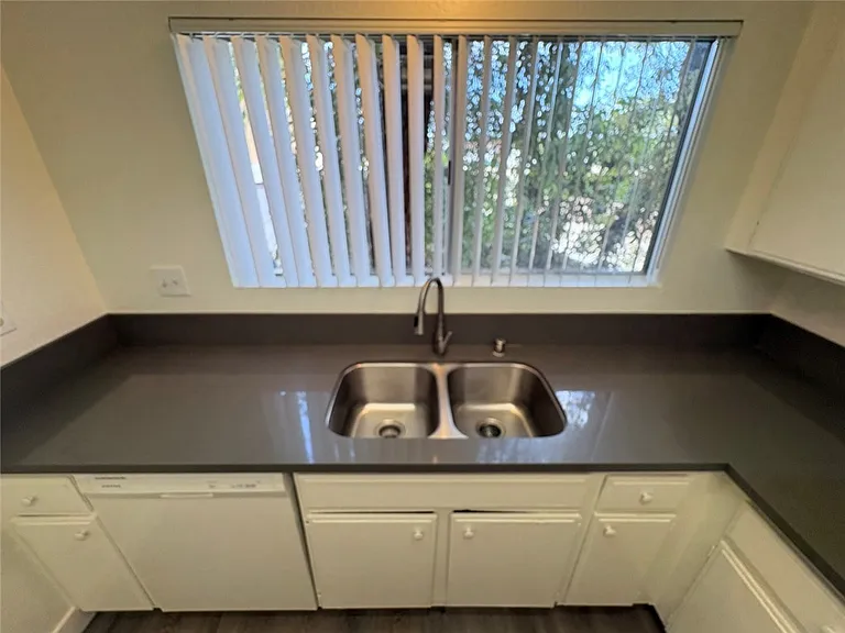 3210 W Orange Ave #22 — Photo 5