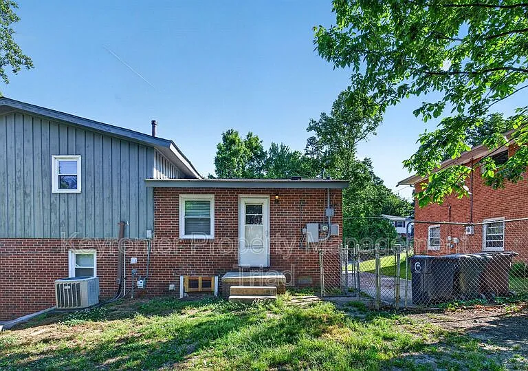 1821 W Meadowview Rd — Photo 36