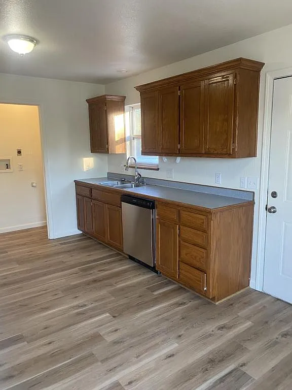 604 W Jackson St — Photo 4