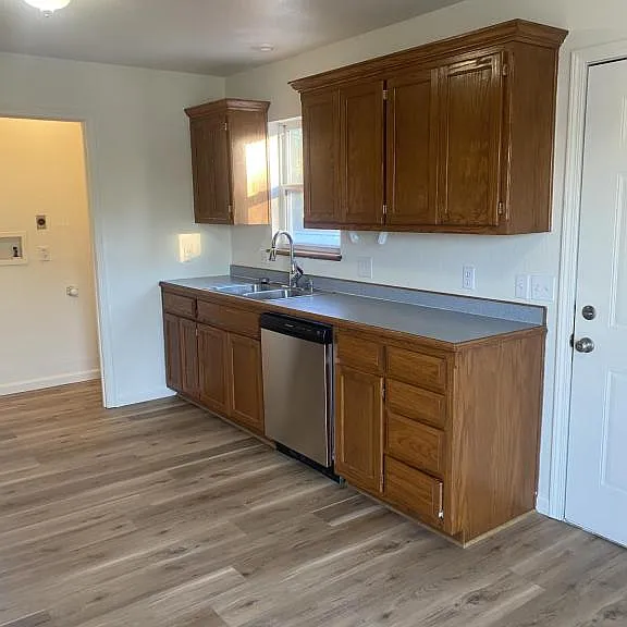 604 W Jackson St — Photo 4