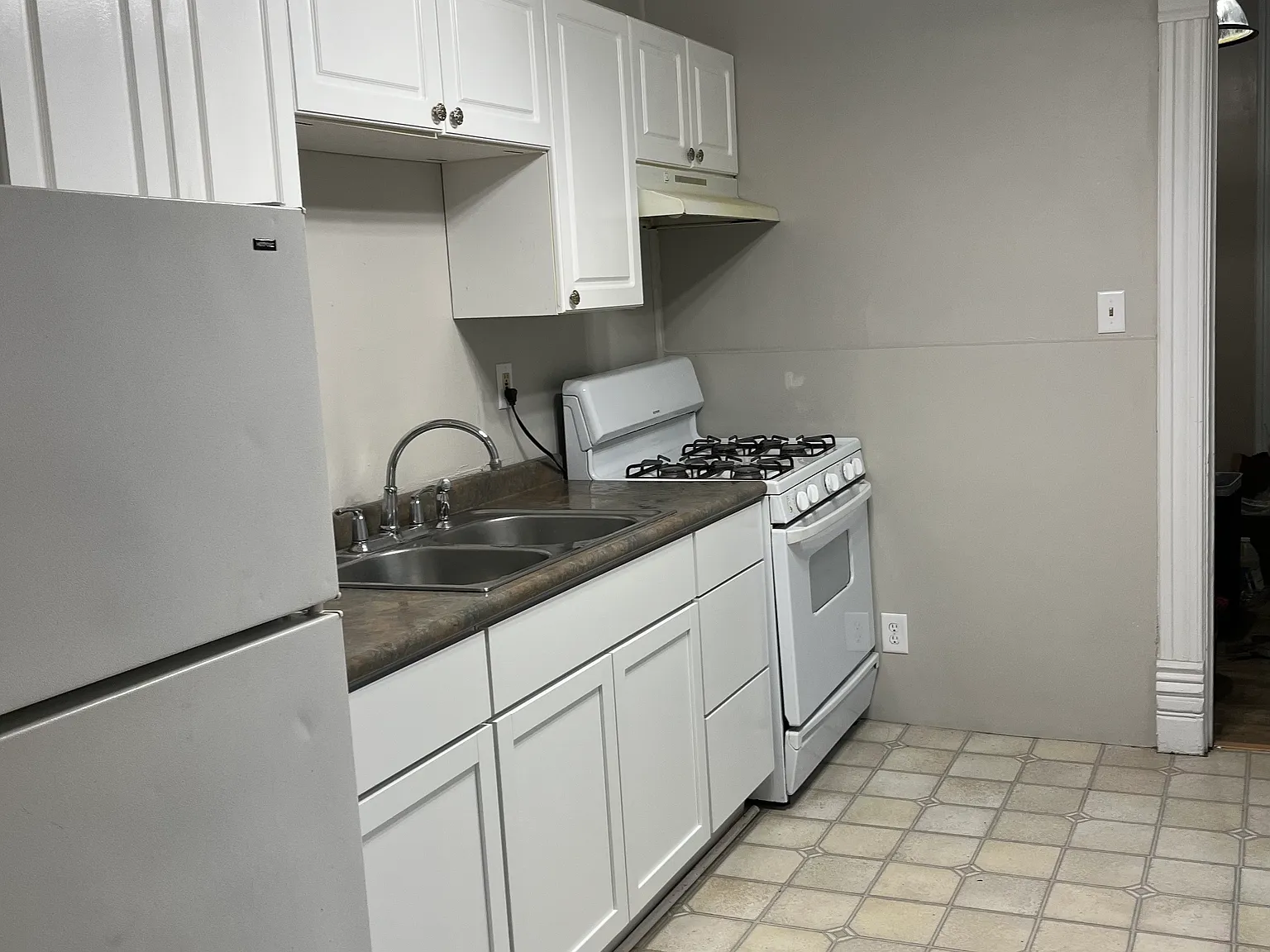 420 Christie St — Photo 2