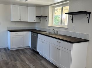 21037 Laguna Rd, Apple Valley, CA 92308