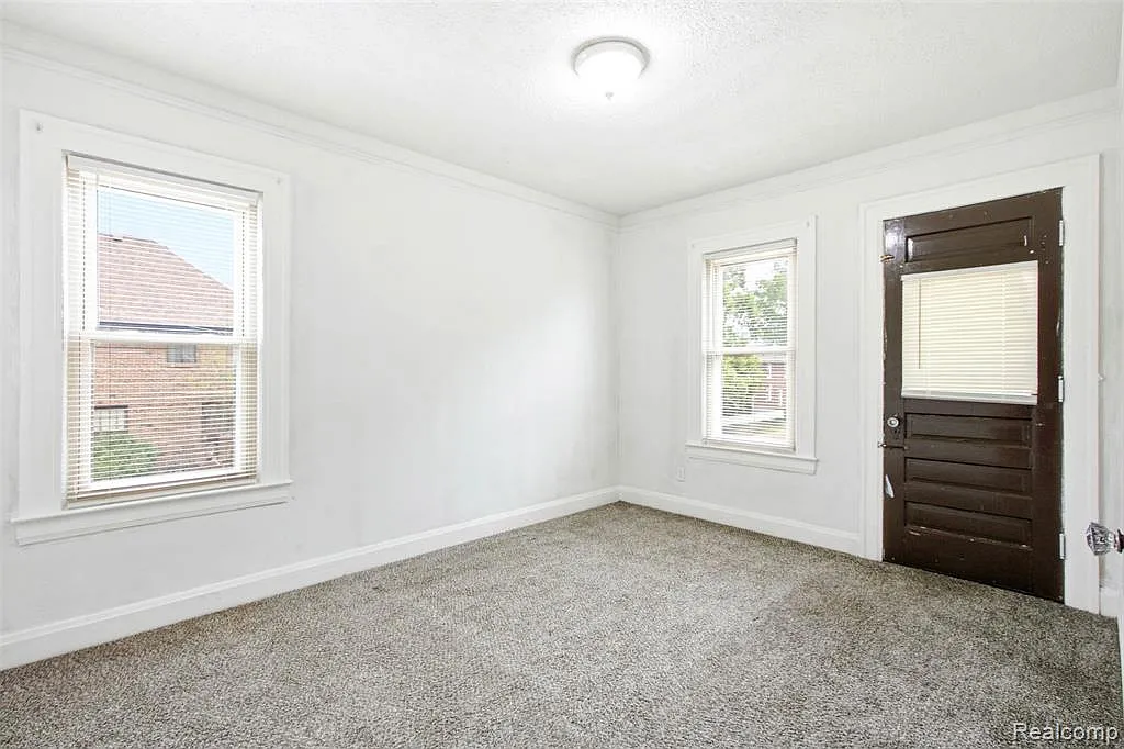 4 bed, 2.0 bath, 2020 sqft, $2,900 — Photo 1