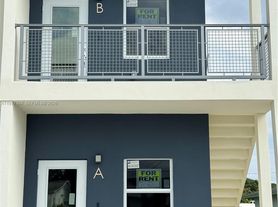 526 NW 6th St, Hallandale, FL