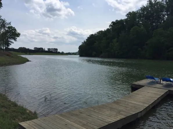 Mountain Lake Dr, Dandridge, TN 37725
