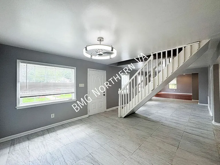 158 Baker St — Photo 9