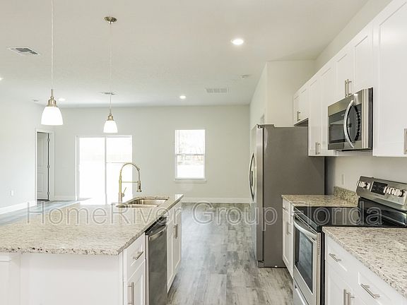 5th image of 1823 Manitoba Ct