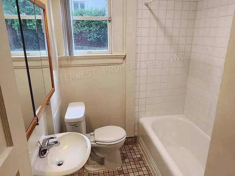 2156 NW Davis St #1 — Photo 19