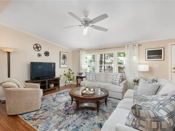 8 King Philip Rd, Coventry, RI 02816