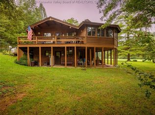 3636 Hurricane Creek Rd, Hurricane, WV 25526