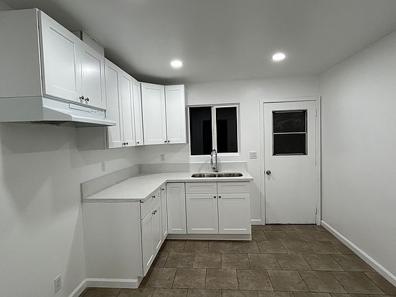 5th image of 2105 N Merced Ave