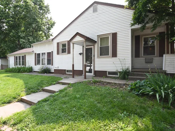 1100 W Vine St, Taylorville, IL 62568