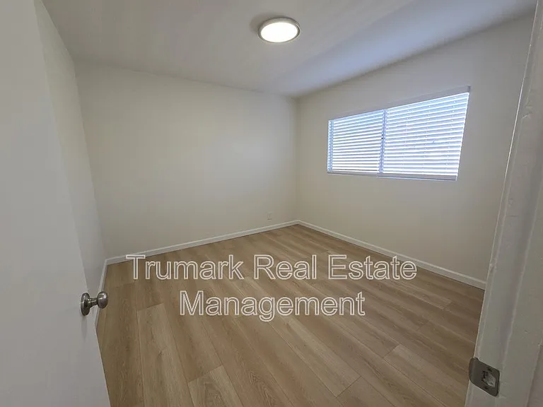 328 W Loraine St #9 — Photo 7