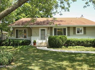 2930 Applegate Rd, Glenview, IL 60025