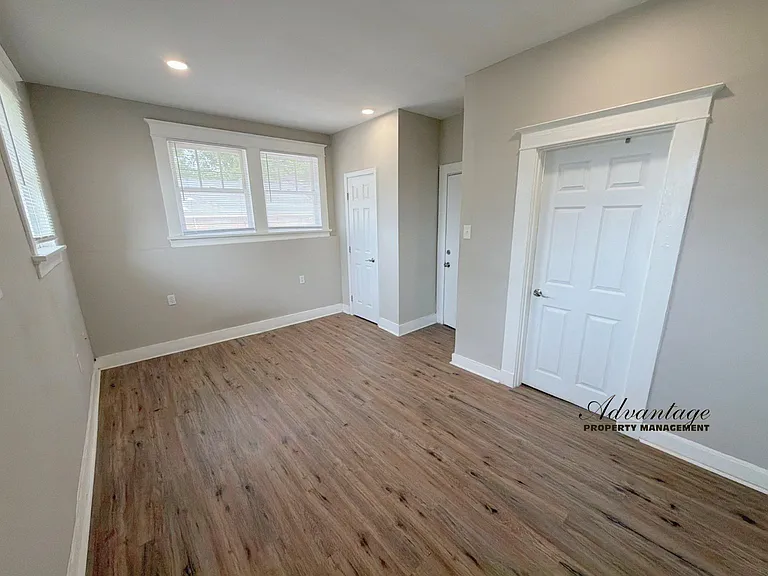 525 N Waldran Blvd #4 — Photo 8