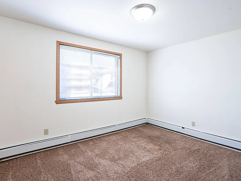 Fargo, ND Birchwood 2 Apartments | 21A | Bedroom