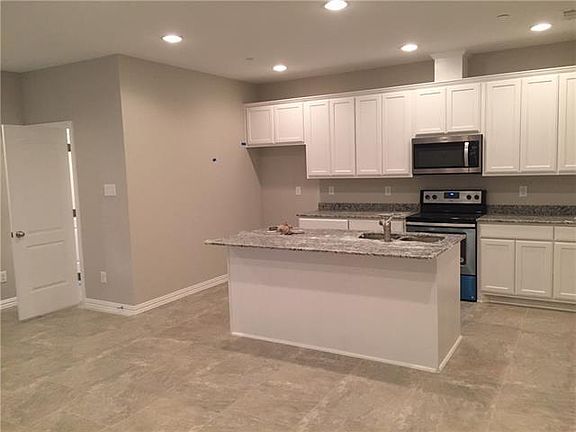 4th image of 1978 Timber Oaks Dr