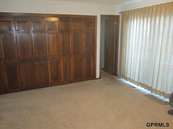 5th image of 620 E 8th St