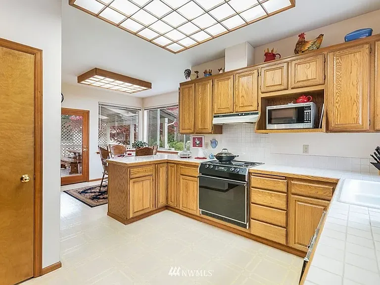 141 E Fairway Dr — Photo 7