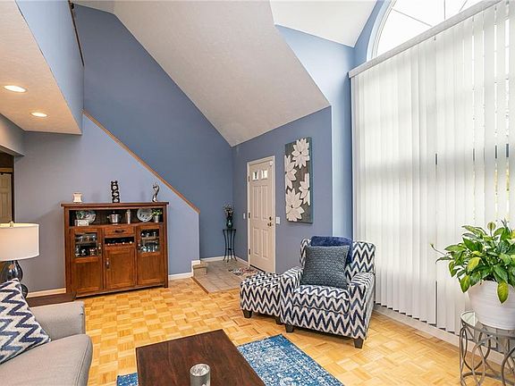4th image of 1374 Gill Ct