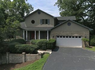 831 Sunlight Ridge Dr, Hendersonville, NC 28792