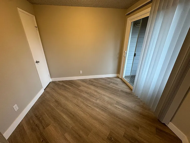 315 NW 9th St #6 — Photo 10