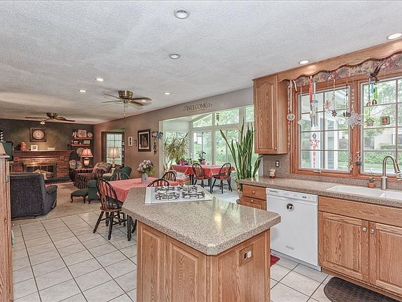 5th image of 636 Garden Leaf Ct