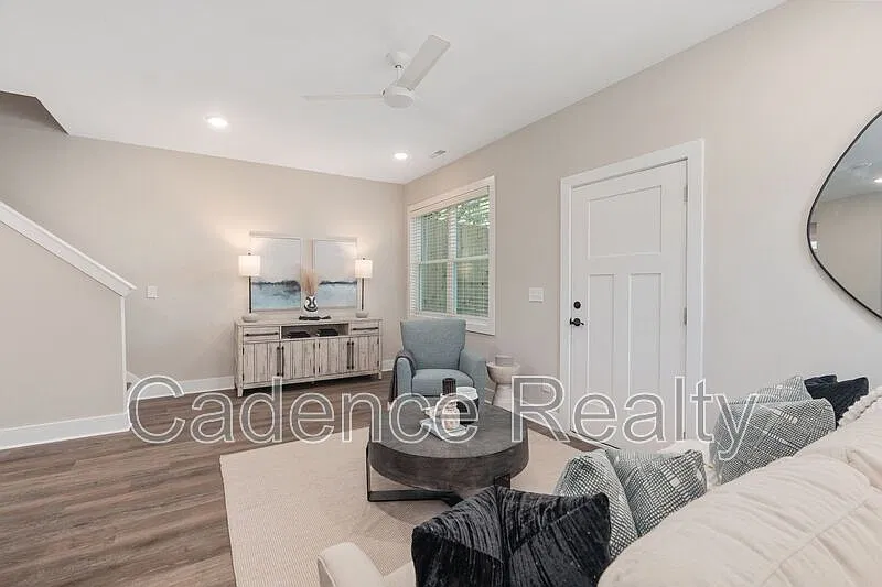 2 bed, 2.5 bath, 1240 sqft, $1,900 — Photo 4