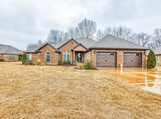 119 Tara Ct, Muscle Shoals, AL 35661