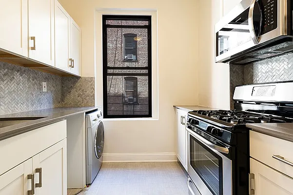 Rented by Dixon Advisory USA Inc. | media 17