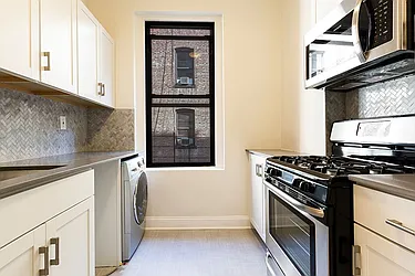 Rented by Dixon Advisory USA Inc.