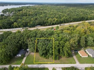 16676 Oakwood Dr, Lake Milton, OH