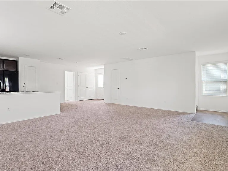905 Powell St — Photo 8